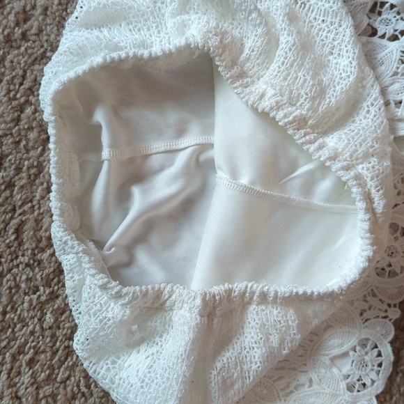 Francesca's White Crochet Lace Fully Lined Beachy Boho Shorts Size S - Picture 7 of 9
